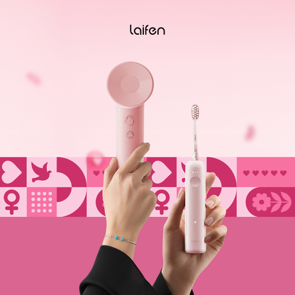 كلها باللون الوردي🌸 – استشوار سويفت سبيشل وفرشاة الأسنان الوردية